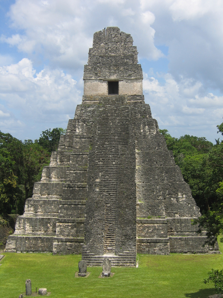 Tikal, fot. Raymond Ostertag, CC BY-SA 2.5