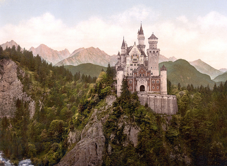fot. photochrom print of the front of Neuschwanstein Castle, Bavaria, Germany, Public Domain