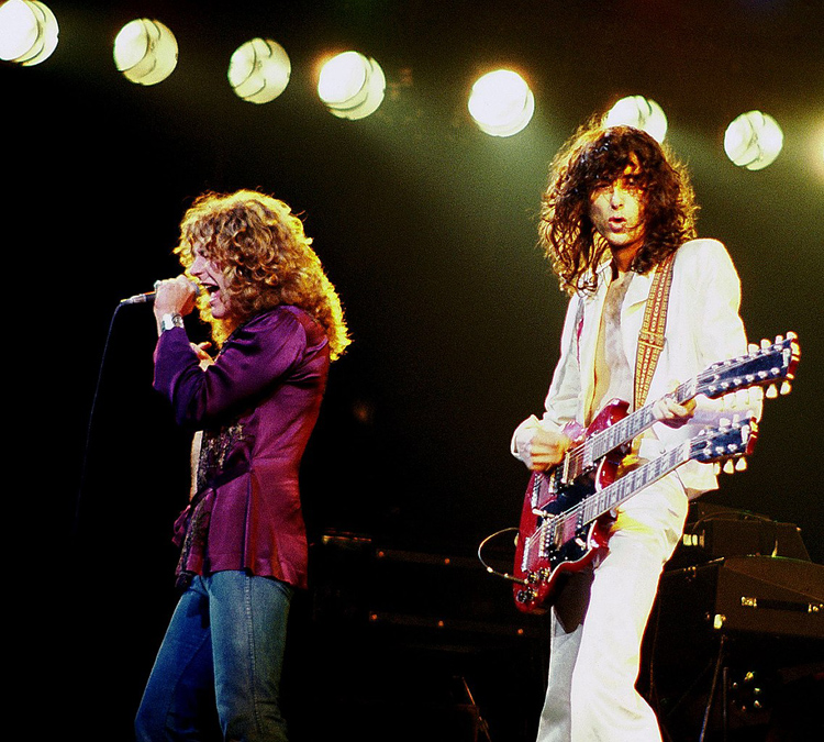 Robert Plant and Jimmy Page of Led Zeppelin, Chicago, fot. Jim Summaria, CC BY-SA 3.0
