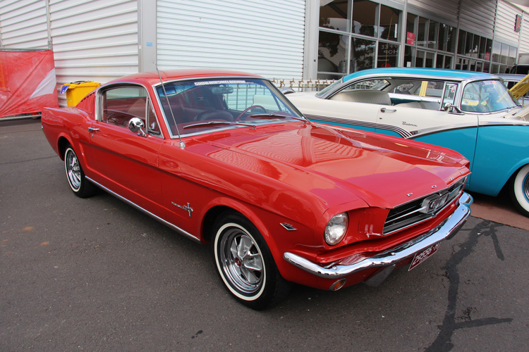 Ford Mustang Fastback (1965), fot. Sicnag, CC BY 2.0